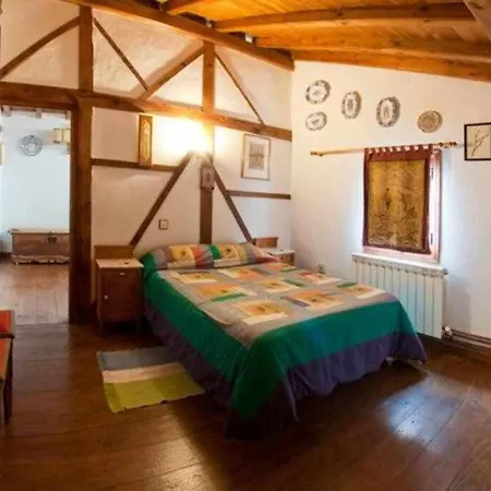 Semesterbostad Lucia Es Amplia Con Pat